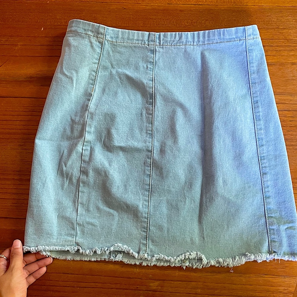 Light wash stretchy high-rise skirt